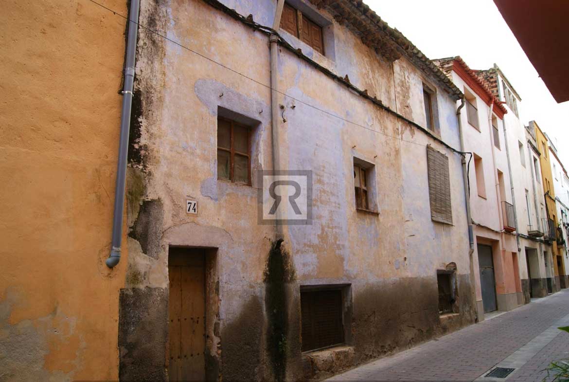 Casa de pueblo para reformar o como inversión para construir pisos - Vallmoll (Tarragona) | Construcción tradicional