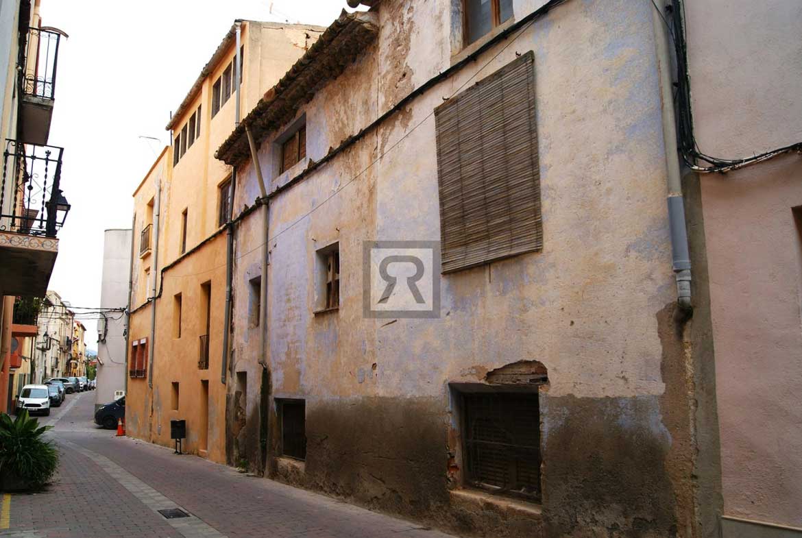 Casa de pueblo para reformar o como inversión para construir pisos - Vallmoll (Tarragona) | Certificado urbanístico disponible