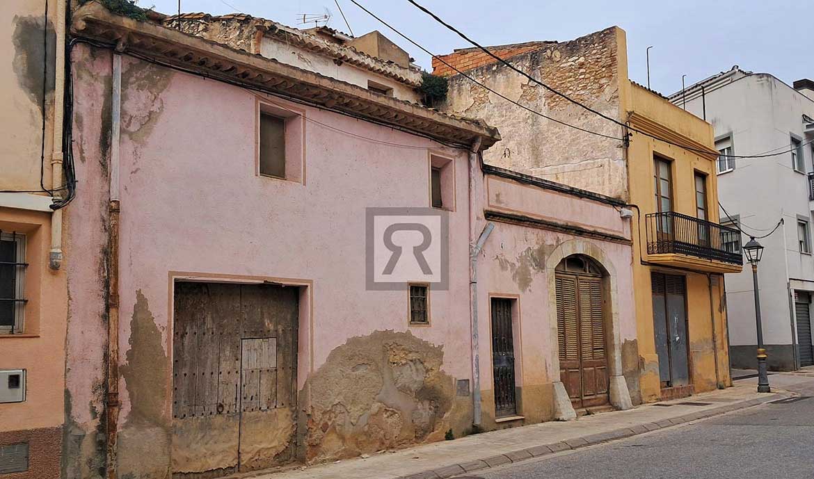 Casa de pueblo para reformar o como inversión para construir pisos - Vallmoll (Tarragona) | Requiere rehabilitación