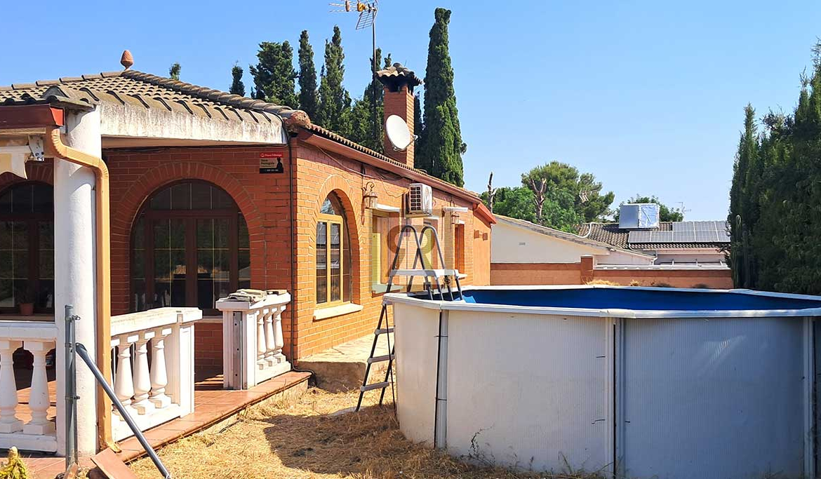 Chalet con 1200 m² de terreno llano Urbanización Masies Catalanes - Alcover | Tarragona - Árboles frutales