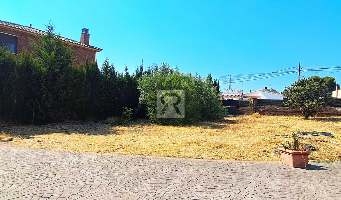Chalet con 1200 m² de terreno llano Urbanización Masies Catalanes - Alcover | Tarragona - Jardín