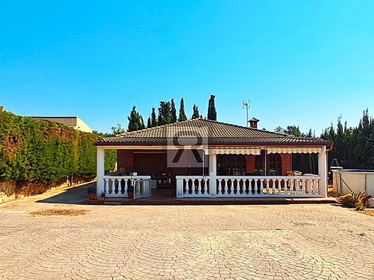 En venta - Chalet con 1200 m² de terreno llano Urbanización Masies Catalanes - Alcover | Tarragona