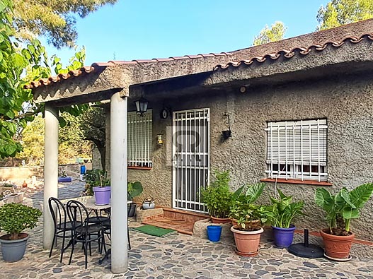 En venta - Finca de 5000m² con masía en montaña y con agua - La Selva del Camp (Tarragona)