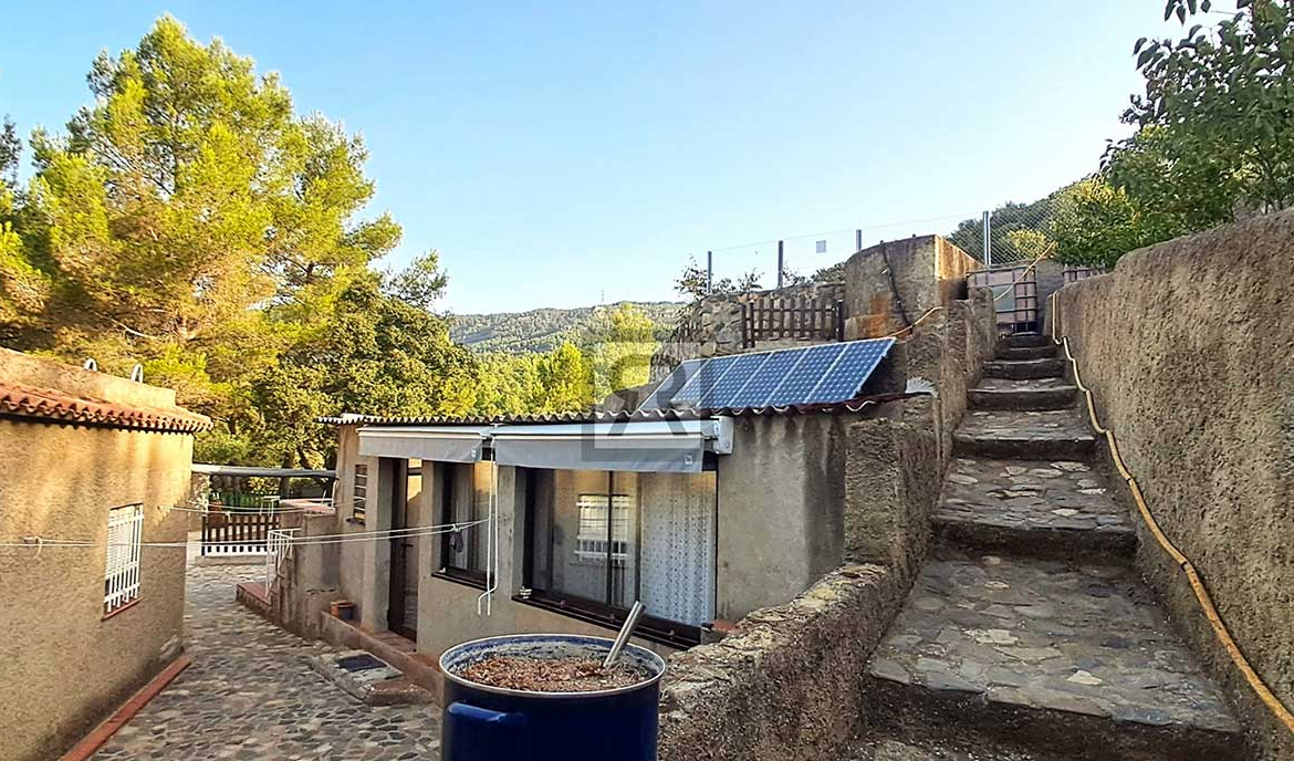 Finca de 5000m² con masía en montaña y con agua - La Selva del Camp (Tarragona) | Calidad de vida