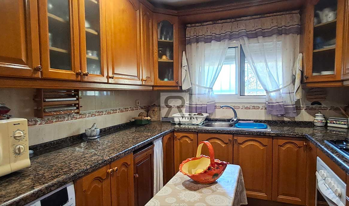 Finca de 5000m² con masía en montaña y con agua - La Selva del Camp (Tarragona) | Cocina equipada