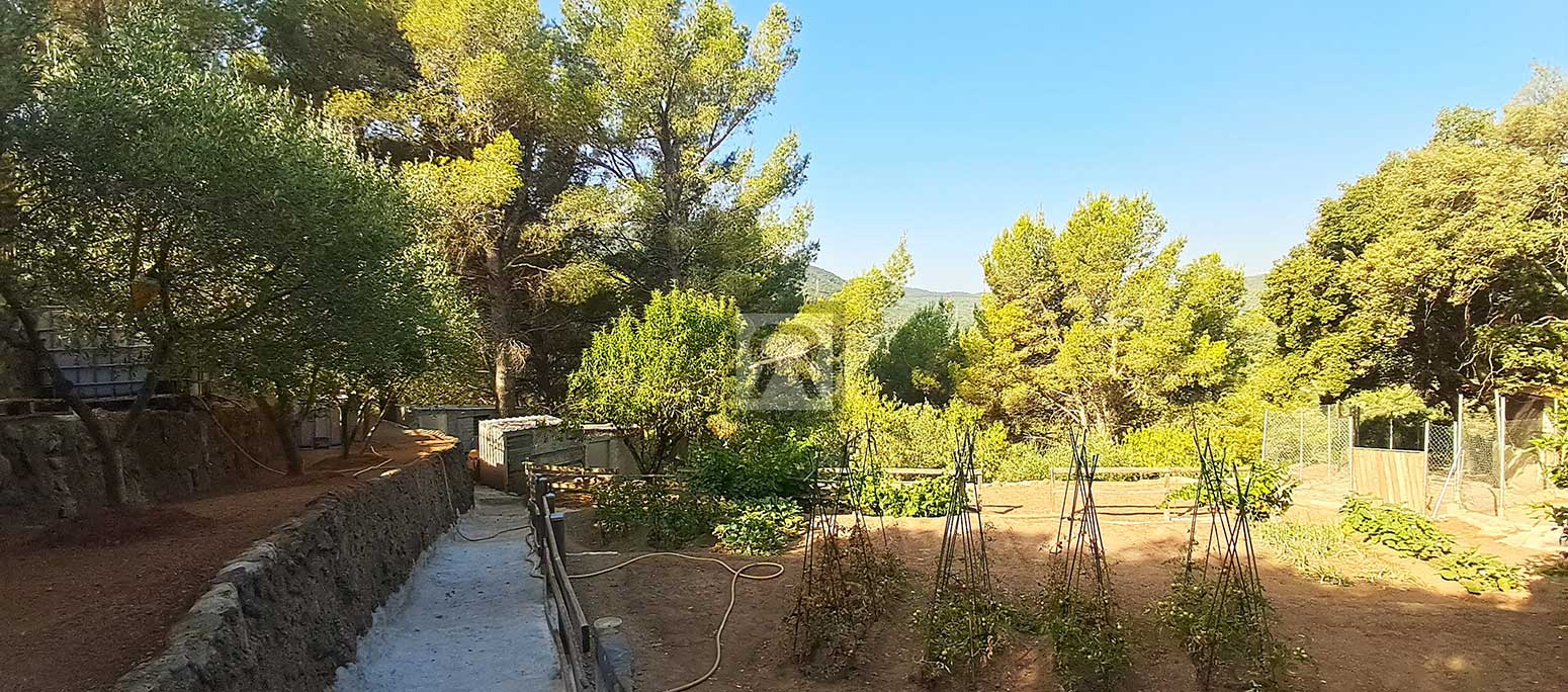 Finca de 5000m² con masía en montaña y con agua – La Selva del Camp (Tarragona) | Corral Finca de 5000m² con masía en montaña y con agua - La Selva del Camp (Tarragona) | Corral