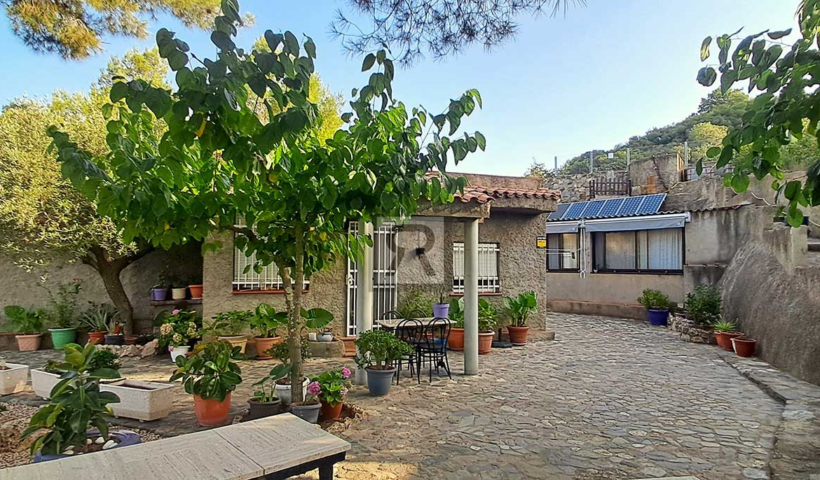 Finca de 5000m² con masía en montaña y con agua - La Selva del Camp (Tarragona) | Estilo de vida