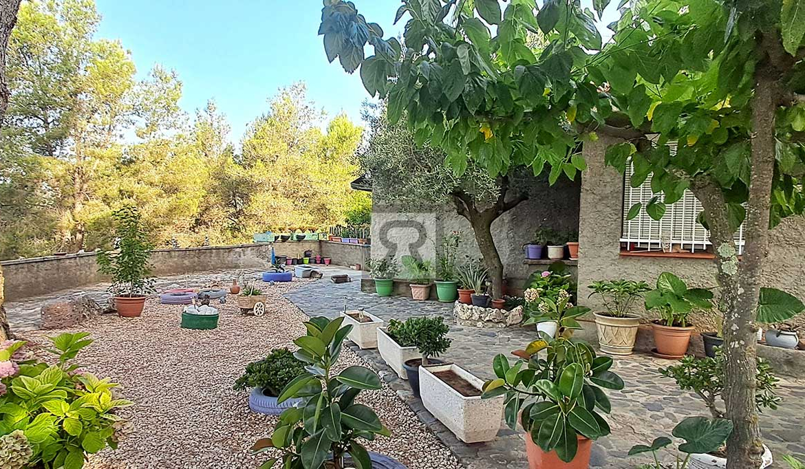 Finca de 5000m² con masía en montaña y con agua - La Selva del Camp (Tarragona) | Jardín