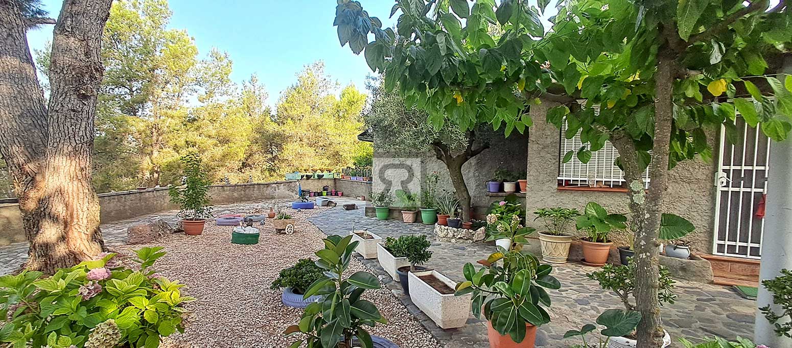 Finca de 5000m² con masía en montaña y con agua – La Selva del Camp (Tarragona) | Jardín Finca de 5000m² con masía en montaña y con agua - La Selva del Camp (Tarragona) | Jardín