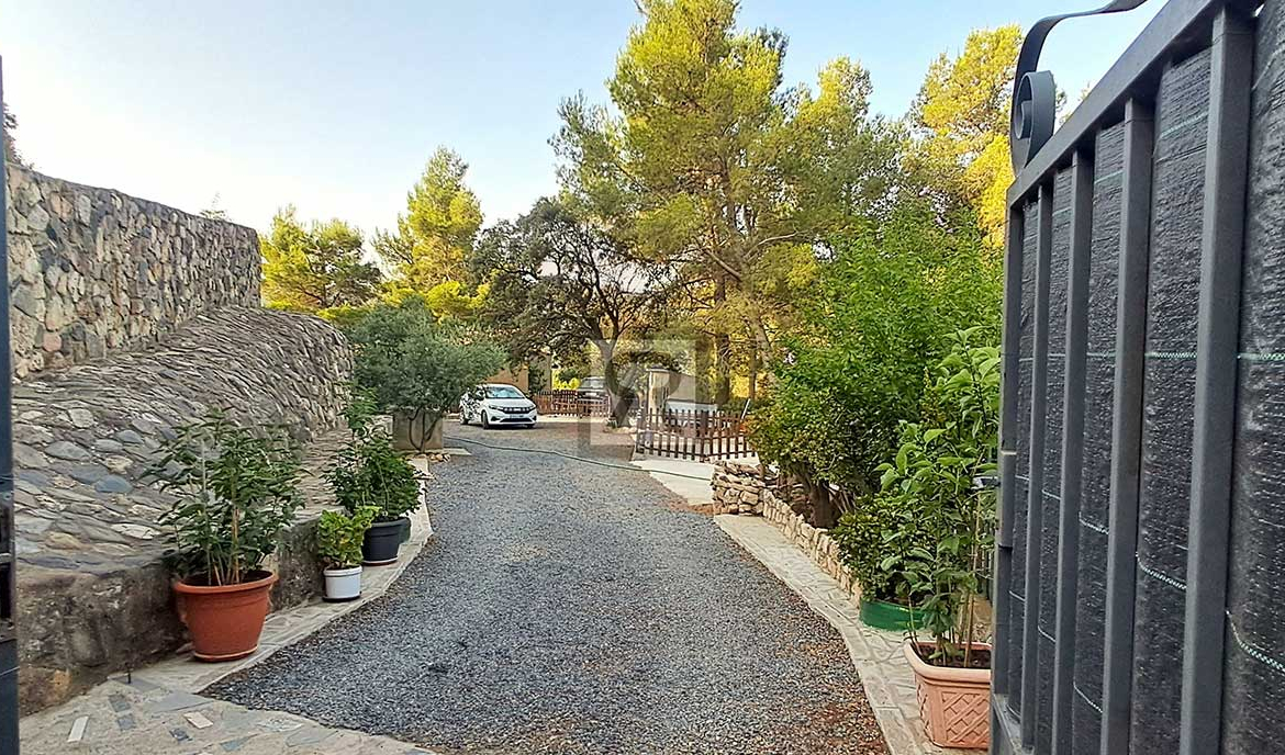 Finca de 5000m² con masía en montaña y con agua - La Selva del Camp (Tarragona) | Perfecto estado